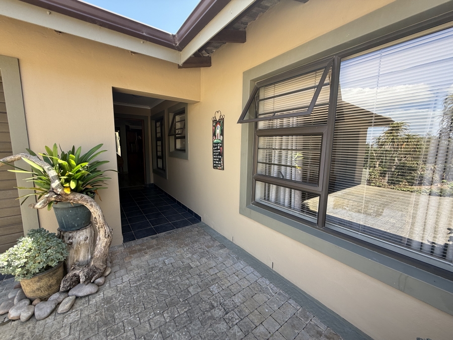 4 Bedroom Property for Sale in Monte Christo Western Cape